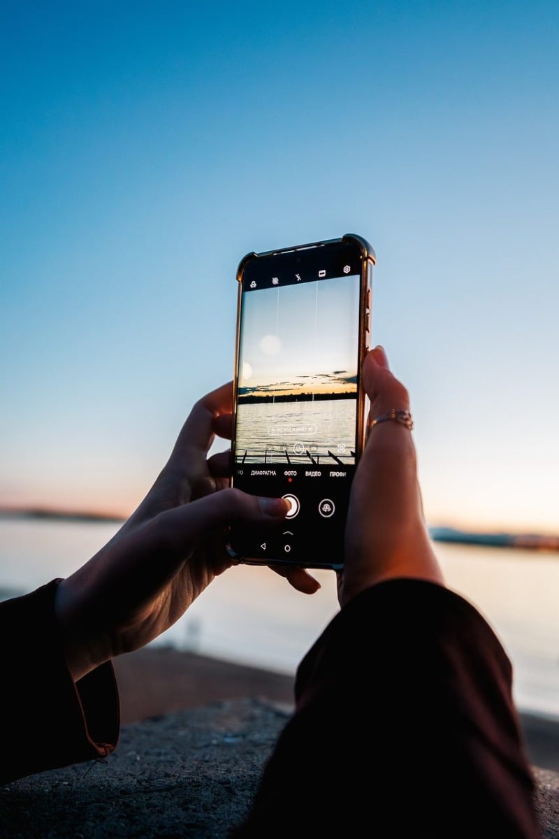 sunset, nature, twilight, landscape, photography, mobile phone, hand, taking a photo, details, digital, outdoor, in hand, capturing, water, golden hour, viewing, evening, panoramic, technology