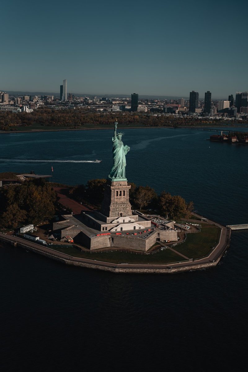 statue of liberty, new york, ellis island, world heritage icon, monument, tourist attraction, american symbol, freedom, historic site, nature, ocean, skyscraper, blue sky, city, hudson river, usa, port city, tourism, summer, panorama, bay, natural beauty