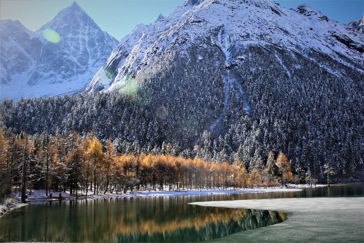 mountains, lake, snow, autumn, coniferous trees, deciduous trees, wood, reflections, natural landscape, valley, winter landscape, gravel banks, nature, calm water, silence, zones, national park, panorama, light, hiking