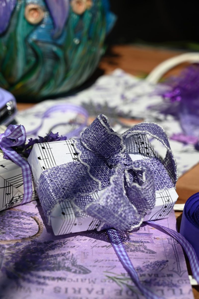 gift, lavender, purple, music paper, bow, romantic, decorative, fragrance, pastel, christmas, decoration, violet, bokeh, miniature, seasonal, paper, gift wrapping, countryside, art