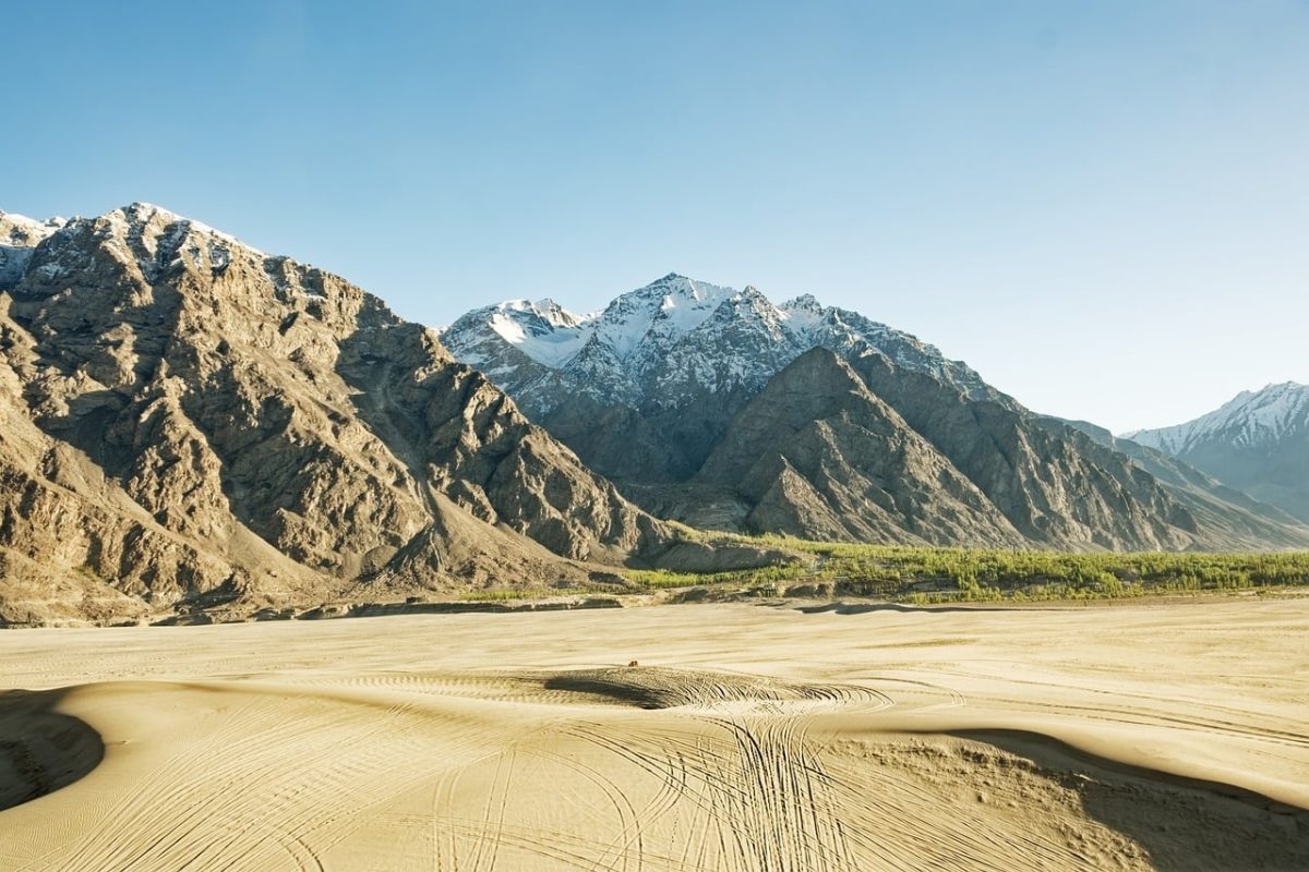 pakistan, mountains, sand, desert, snow, nature, sky, breathtaking, landscape, karakoram, dunes, stunning, green, panorama, tranquility, ancient, peaceful, peaks, shigar, sarfaranga