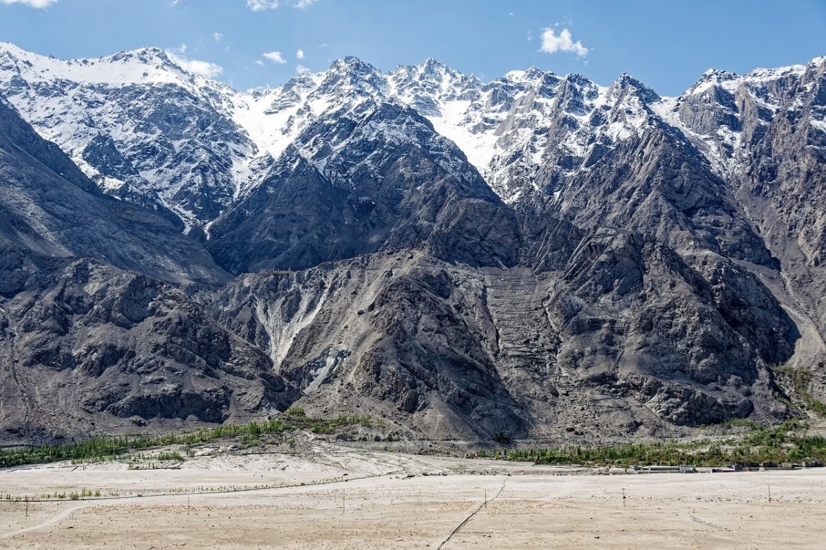mountains, karakoram, snow, gilgit-baltistan, landscape, nature, sky, clouds, pakistan, black, gray, dramatic, desert, dry, cliffs, belt, view, sand, riverbed, emptiness