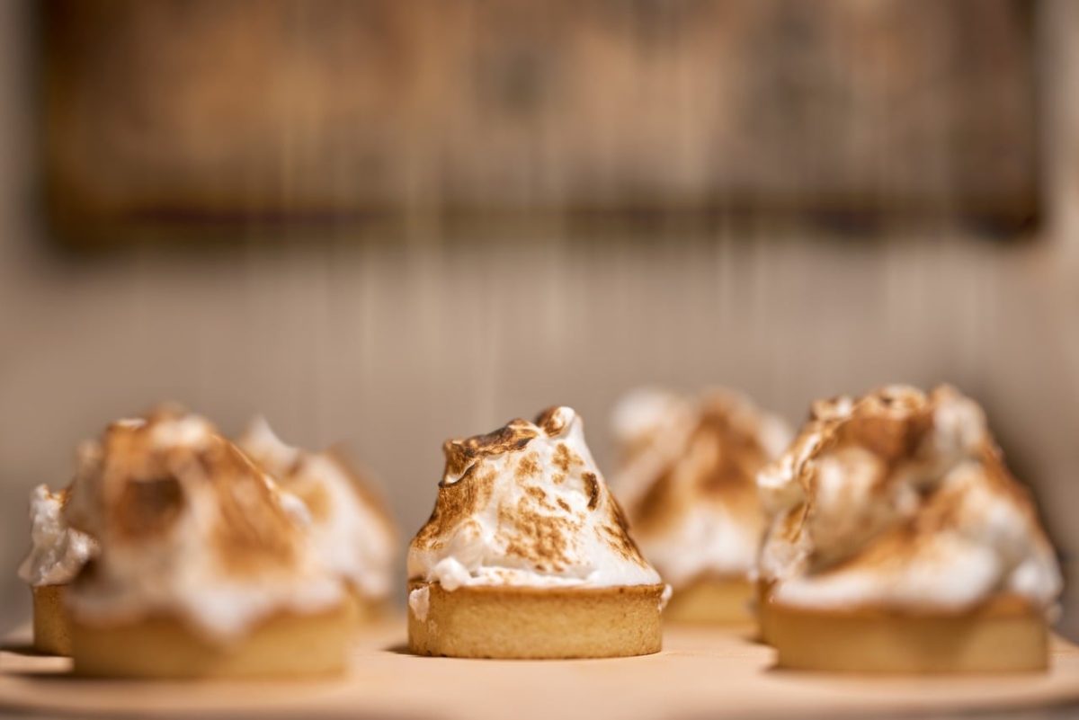 pastry, lemon, dessert, baking, meringue, creamy, confectionery, golden, individual, gourmet, tasting, toasted, white, brown, delicious, fine, sweet, cake, treat