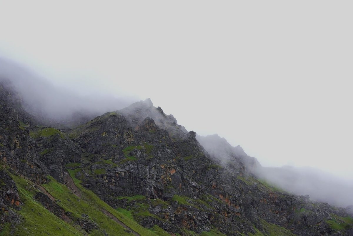 foggy, mountains, nature, landscape, hills, rocks, cliff, morning, mist, natural scenery, grey sky, view, countryside, wilderness, dry, beauty, scenic, charming