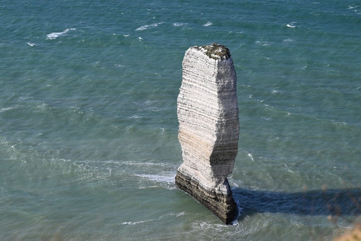 sea cliff, étretat cliff, chalk cliff, natural monument, solitary rock, limestone formation, seascape, seine-maritime, normandy sea, tide, cape landscape, natural wonder, geological formation, tourist attraction, wave erosion, northern france, hiking, eroded
