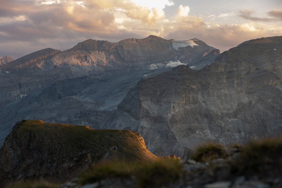 glarus, alps, mountains, nature, landscape, lighting, morning, sunrise, autumn, switzerland, cliffs, silence, dawn, roughness, texture, calm, awe, adventure, freedom, distance