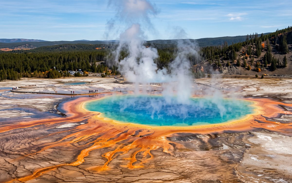 hydrothermal, spring, rainbow, geothermal, yellowstone, colors, bacteria, volcanic, geyser, mineral, steam, nature, landscape, texture, sulfur, blue, weird, scalloped, landmark