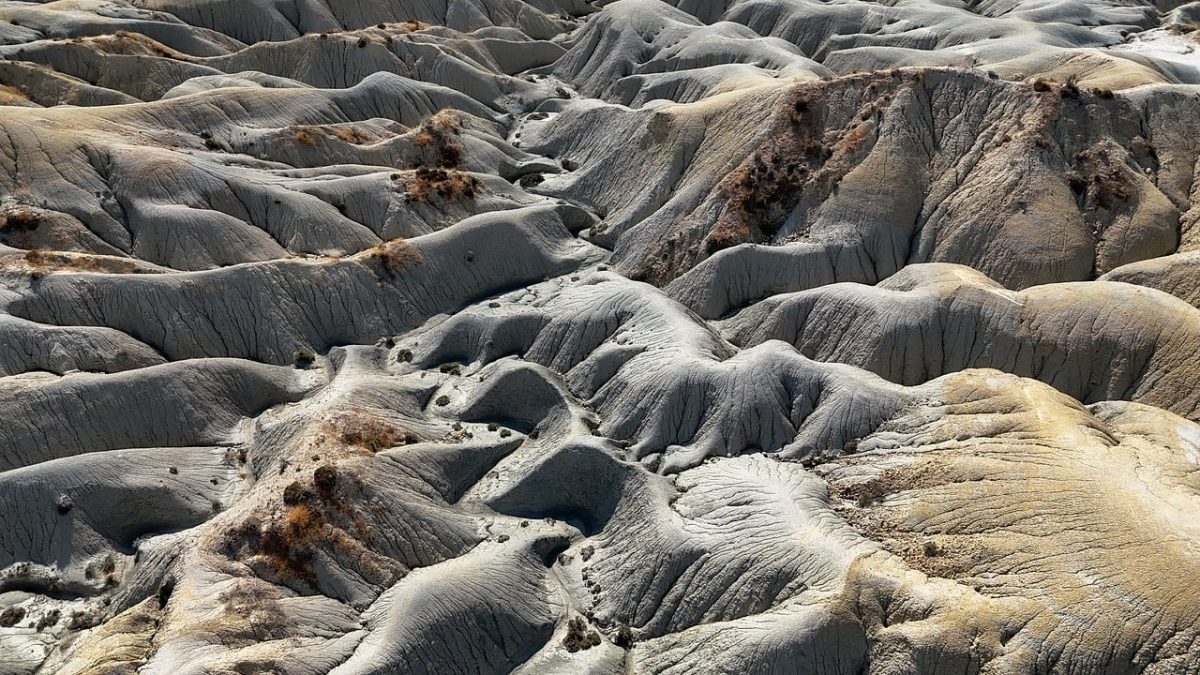 desert, nature, landscape, sand, dry, rugged, lowland, dryness, mountain, ridge, geology, eroded structure, rocky terrain, light gray, cliffs, hiking, wilderness, barren