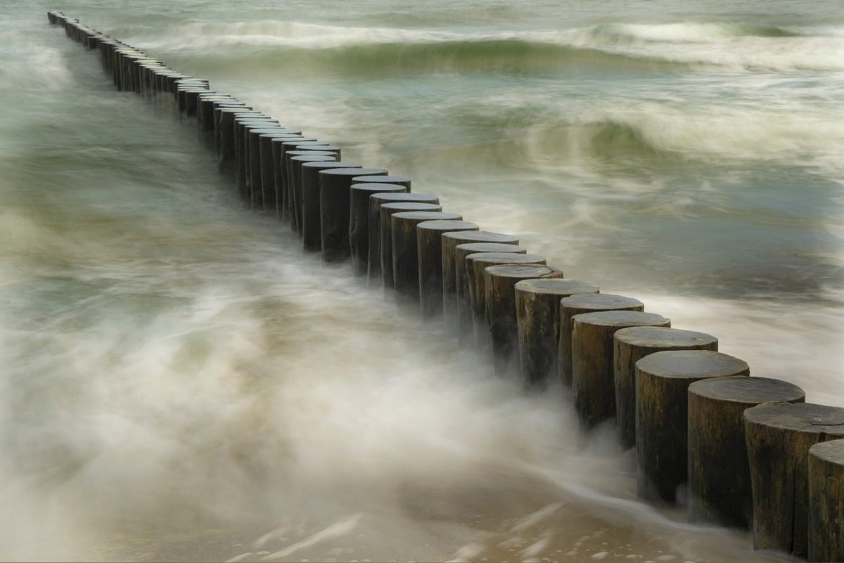 sea, waves, wooden posts, coast, nature, wooden pillars, shoreline, current, foamy water, mist, tide, calm, atmosphere, landscape, relaxing, water body, natural scenery, reflection, artistic photography