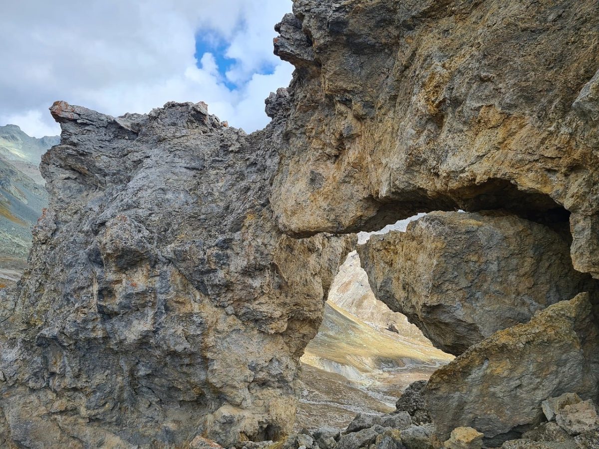 rock formation, natural phenomenon, rock arch, mountain, hiking, rock passage, geology, pass, canyon, nature, desert, off-roading, wild landscape, rock wall, tourist attraction, europe, natural park, adventure, rock sculpture, travel destination
