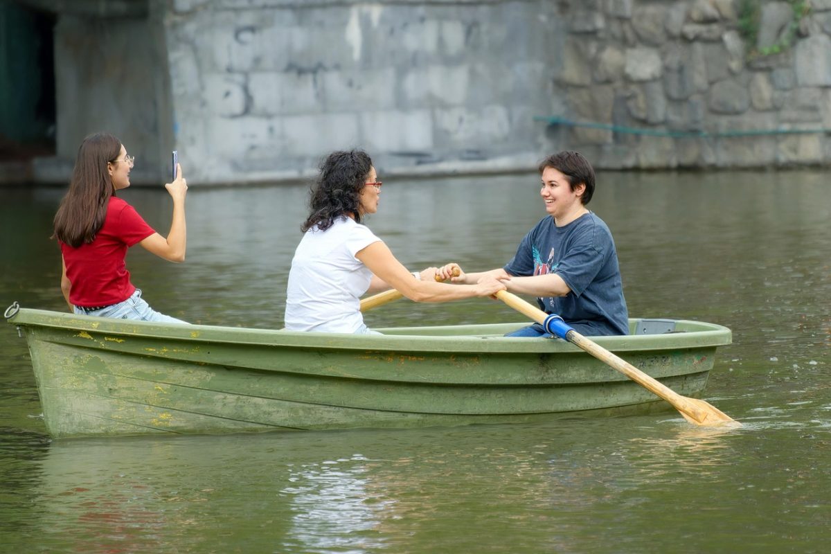 women, rowing, boat, water, nature, lake, recreation, relaxation, sports, lifestyle, park