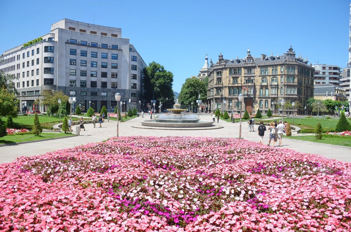 landscape, cityscape, nature, beautiful flowers, architecture, buildings, people, tourism, flowers, flower wallpaper, gardenia, artesian well, sky, urban, flower background, spain