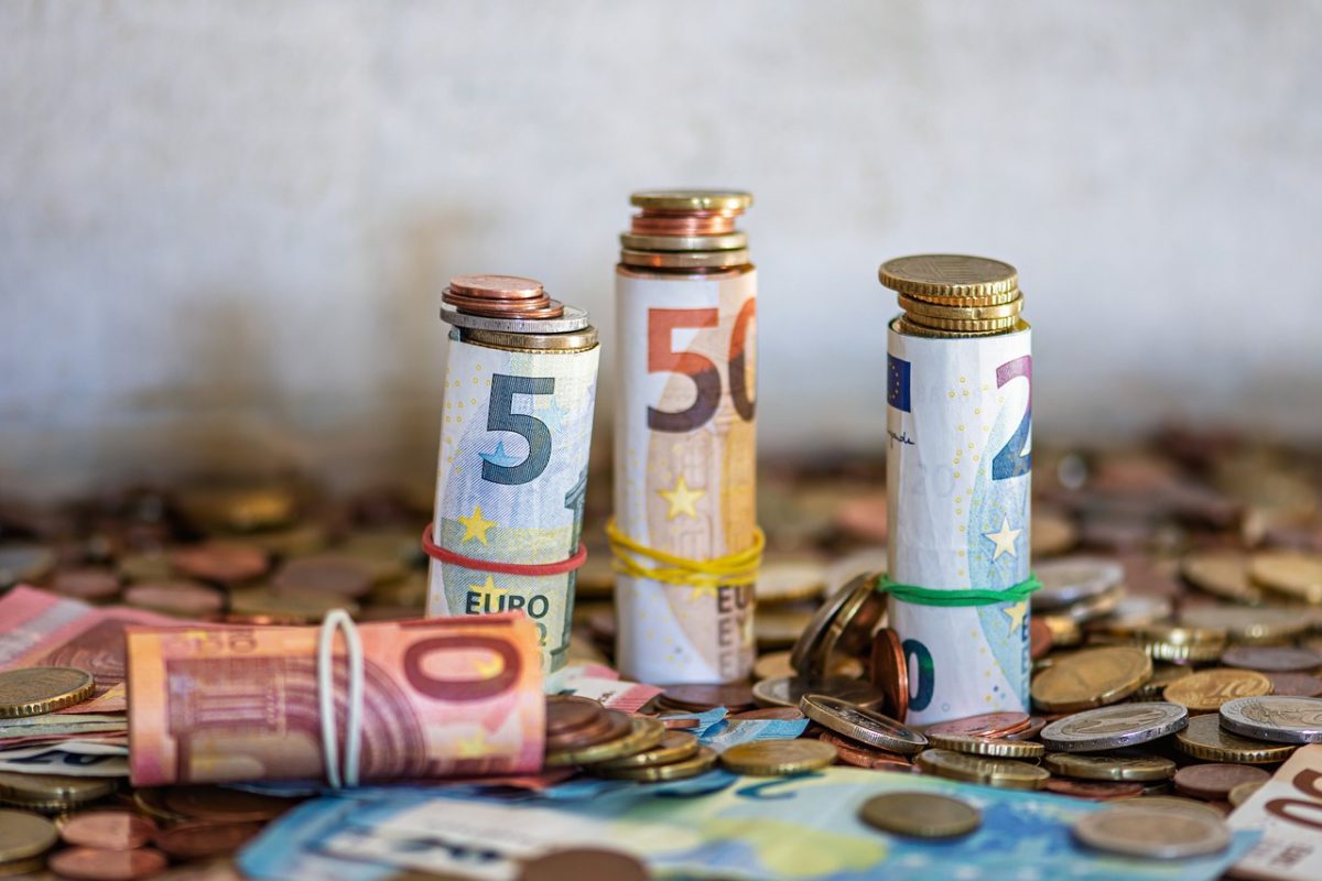 banknotes, coins, euro, currency, finance, investments, inflation, loans, corruption, bribes, money, savings, cent, loose change, business, cashbox, capital