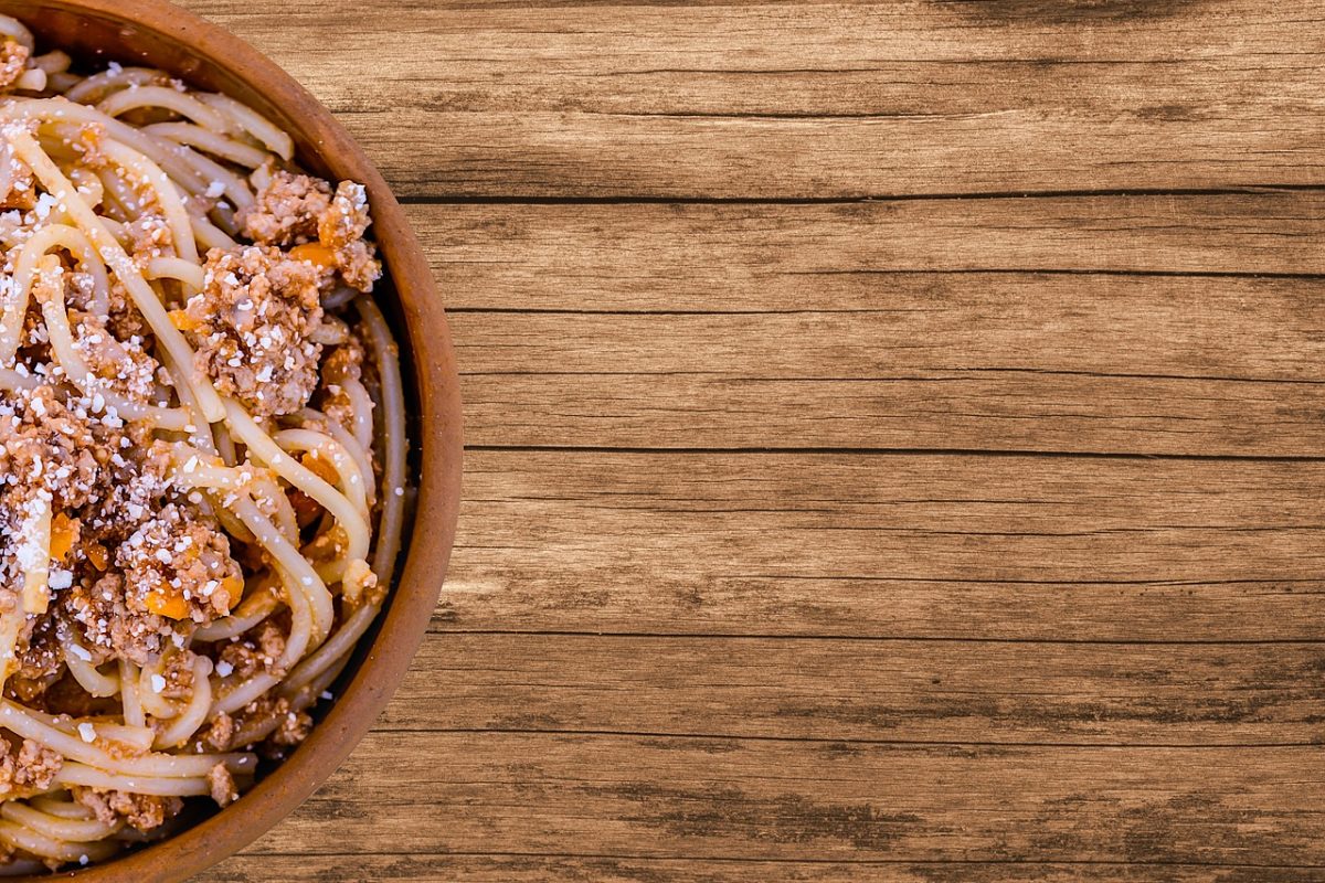 spaghetti, pasta, food, noodles, italian, meal, lunch, dinner, delicious, carbohydrates, nutrition, bolognese, cheese, sauce, tasty, flatlay, copy space, table, perspective, overhead, view