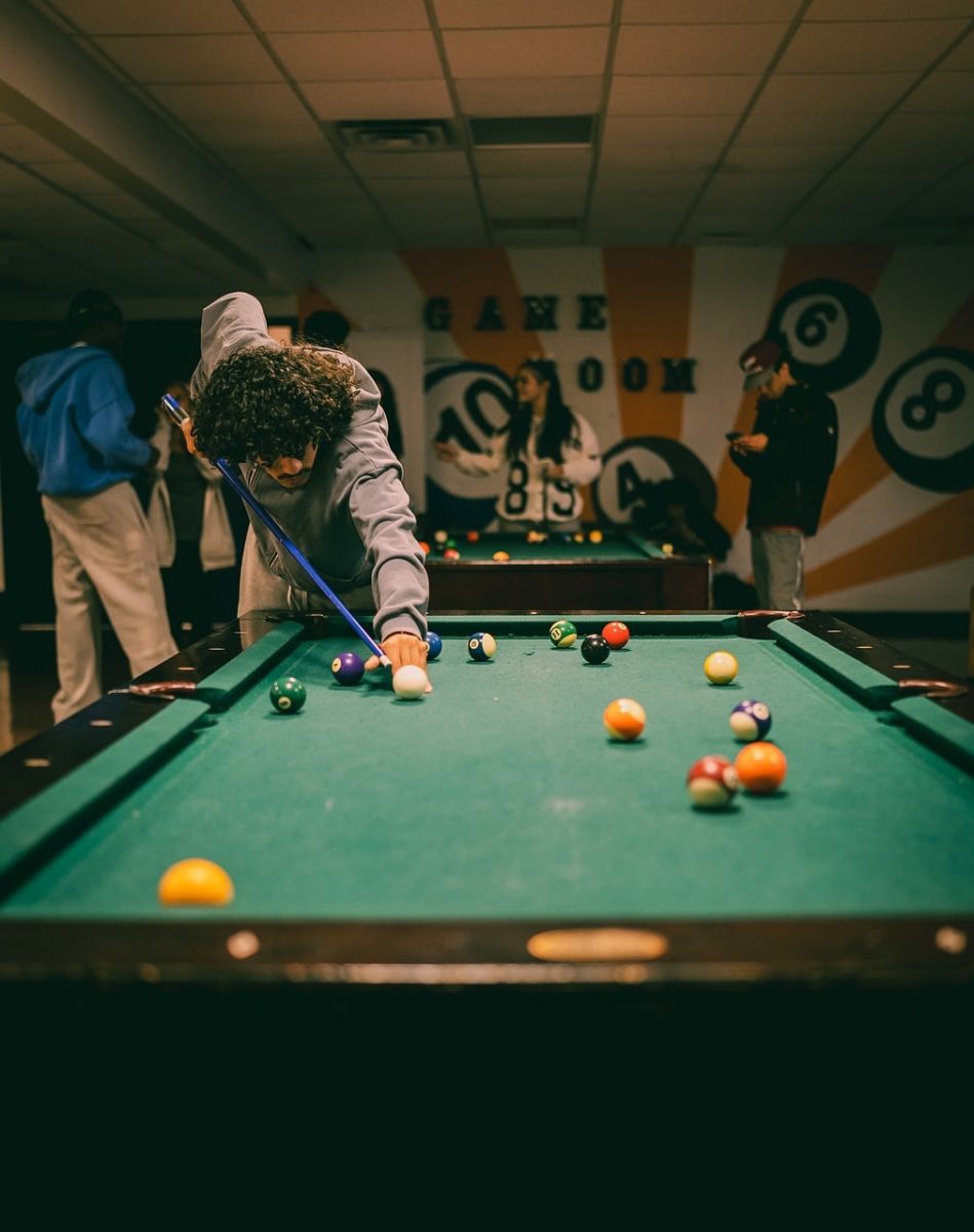 pool, gameroom, college, billiards, 8-ball, play, balls, game