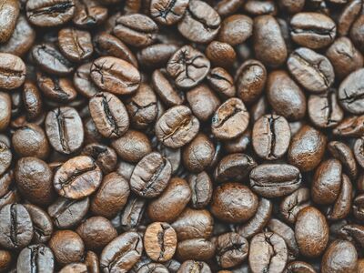 coffee, beans, coffee beans, roasted, close-up, texture, brown, caffeine, delicious, aroma, fresh, beverage, energy, fragrant, café, kitchen, rich, wake up, daily, lifestyle