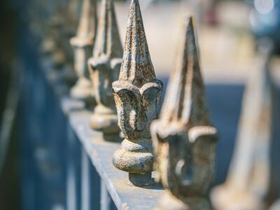 metal fence, rust, metal, foreground focus, sunlight, pointed, depth of field, artistic photography, bokeh effect, details, focus, focus width, daylight photography, detail focus, line, sharp, architectural element, symmetry, outdoor scene, metal art