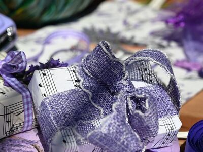 gift, lavender, purple, music paper, bow, romantic, decorative, fragrance, pastel, christmas, decoration, violet, bokeh, miniature, seasonal, paper, gift wrapping, countryside, art
