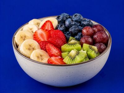 fruit, salad, bowl, strawberry, banana, blueberry, grape, kiwi, healthy, breakfast, nature, snack, fresh, mix, nutritious, colorful, delicious, organic, diet, summer
