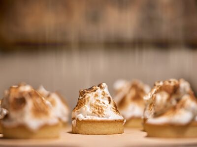 pastry, lemon, dessert, baking, meringue, creamy, confectionery, golden, individual, gourmet, tasting, toasted, white, brown, delicious, fine, sweet, cake, treat