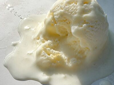 melting ice cream, vanilla ice cream, dessert, summer, food, cold, creamy, summer dessert, melting, nature, white background, sweet, delicious, icy, soft, milky, fresh, delicious dessert, fresh taste