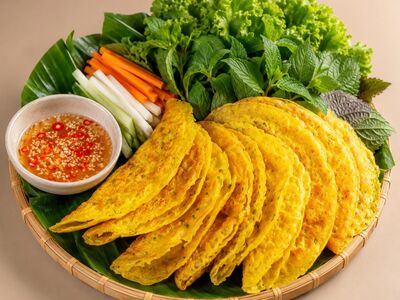 bánh xèo, vietnamese pancake, vietnamese cuisine, traditional food, healthy food, pancake, fish sauce, crispy, herbs, salad, fresh salad, cultural dish, festive food, bamboo plate, fried food, vegetables, garlic sauce, carbonated water, rice, asian food