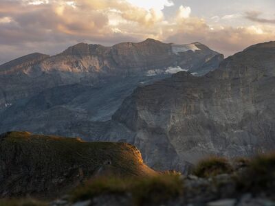 glarus, alps, mountains, nature, landscape, lighting, morning, sunrise, autumn, switzerland, cliffs, silence, dawn, roughness, texture, calm, awe, adventure, freedom, distance