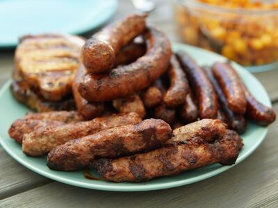 sausage, grilling, wooden table, summer, nature, picnic, patties, plate, barbecue, pork, chicken, goulash, spicy, bowl, outdoor, simple, close-up, traditional, photograph