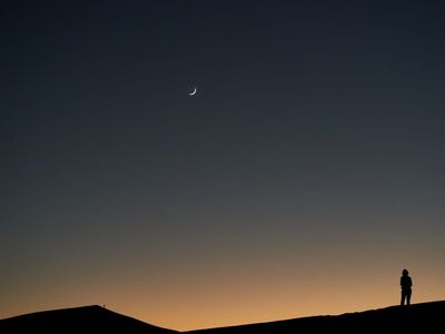desert, silhouette, person, night, moon, twilight, silence, peace, alone, minimalism, sunset, dusk, planet, lonely, star, darkness, cloud, photography, nature, hidden