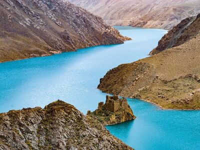 manla, reservoir, tibet, turquoise lake, mountains, ancient ruins, ruins, mountain gorge, rocky landscape, blue water, tibetan highland, alpine lake, valley, landscape, lake reservoir, beautiful landscape, high-altitude environment, nature, fort, scenic setting, natural beauty