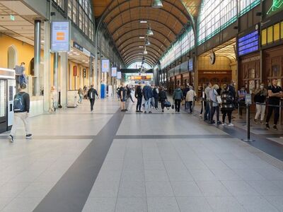 platform, station, urban, city, people, ticket offices, roof, lamps, ceiling, architecture