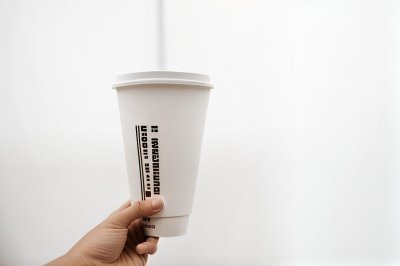 holding, paper cup, coffee cup, takeaway cup, disposable cup, reusable cup, blank cup, mockup, white cup, minimalist, pastel background, beverage, drink container, eco friendly, sustainable, zero waste, recycling, earth day, environmental, product mockup, hand holding cup, copy space, template, cafe, biodegradable