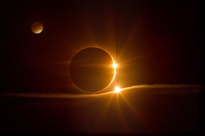 eclipse, total eclipse, solar corona, deep space, sun, moon, astronomy, space, celestial bodies, baily's beads, light and darkness, astronomical event, impressive, earth's atmosphere, captivating, nature, alien, fiery, red glow